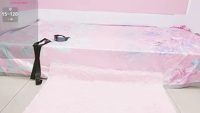 Snapshot of Mimiki-oo chatting on 02.23.25 Mimiki-oo online show from 02.23.25