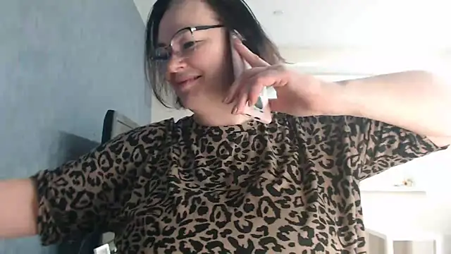 Nora Star online show from 11.07.25