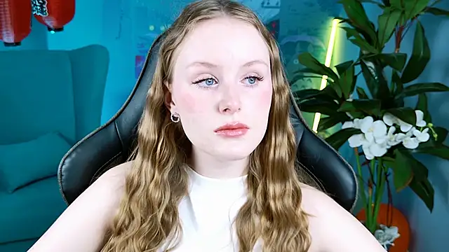 VivienLeeigh online show from 11.04.25