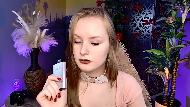 Snapshot of VivienLeeigh chatting on 02.18.26 VivienLeeigh online show from 02.18.26