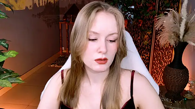 Snapshot of VivienLeeigh chatting on 03.08.26 VivienLeeigh online show from 03.08.26