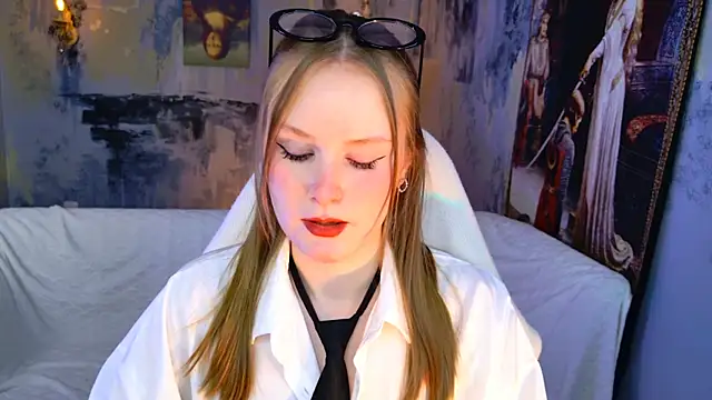 Snapshot of VivienLeeigh chatting on 03.29.26 VivienLeeigh online show from 03.29.26