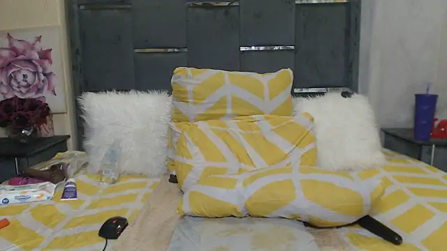 Snapshot of LaCaramellaChocolatia chatting on 02.12.25 LaCaramellaChocolatia online show from 02.12.25