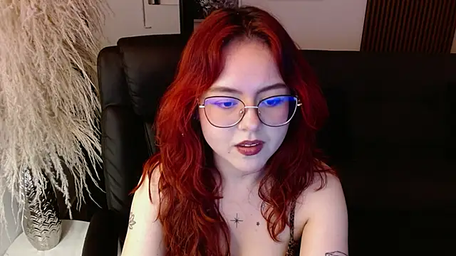 Snapshot of crimson_tati_ chatting on 12.06.24 crimson tati online show from 12.06.24