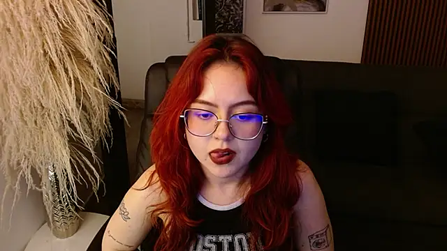 Snapshot of crimson_tati_ chatting on 12.10.24 crimson tati online show from 12.10.24