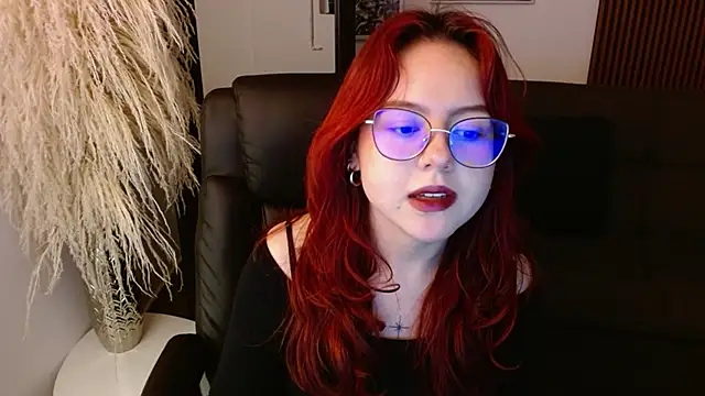 Snapshot of crimson_tati_ chatting on 12.13.24 crimson tati online show from 12.13.24