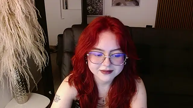 Snapshot of crimson_tati_ chatting on 12.19.24 crimson tati online show from 12.19.24