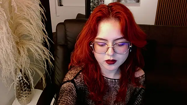 Snapshot of crimson_tati_ chatting on 01.09.25 crimson tati online show from 01.09.25