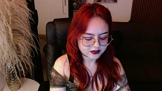 Snapshot of crimson_tati_ chatting on 01.22.25 crimson tati online show from 01.22.25