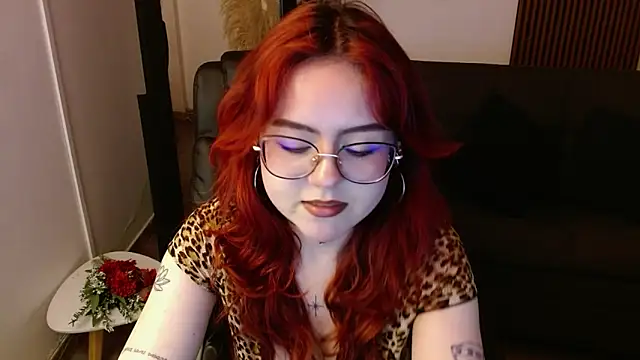 Snapshot of crimson_tati_ chatting on 02.16.25 crimson tati online show from 02.16.25