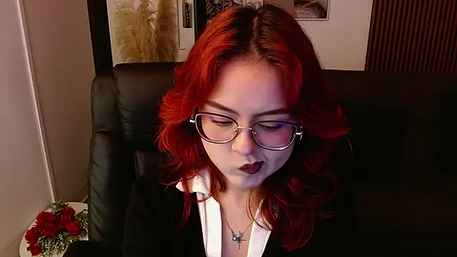 Snapshot of crimson_tati_ chatting on 03.04.25 crimson tati online show from 03.04.25