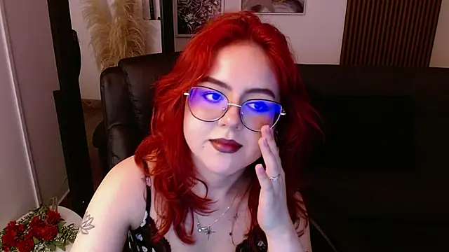 Snapshot of crimson_tati_ chatting on 03.12.25 crimson tati online show from 03.12.25