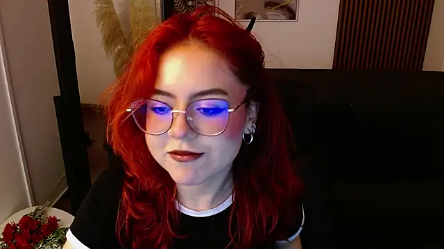 Snapshot of crimson_tati_ chatting on 03.18.25 crimson tati online show from 03.18.25