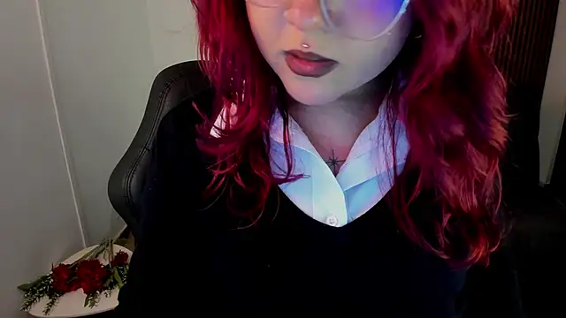 Snapshot of crimson_tati_ chatting on 09.12.25 crimson tati online show from 09.12.25