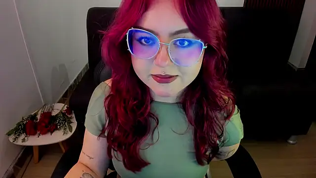 Snapshot of crimson_tati_ chatting on 09.13.25 crimson tati online show from 09.13.25