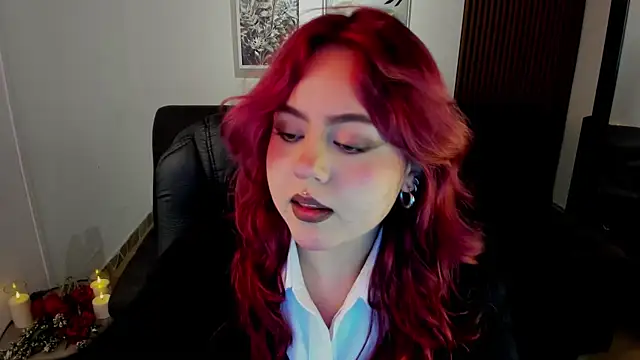 Snapshot of crimson_tati_ chatting on 09.30.25 crimson tati online show from 09.30.25