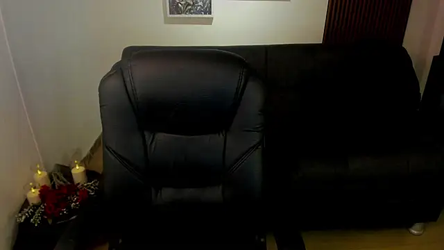 Snapshot of crimson_tati_ chatting on 10.24.25 crimson tati online show from 10.24.25