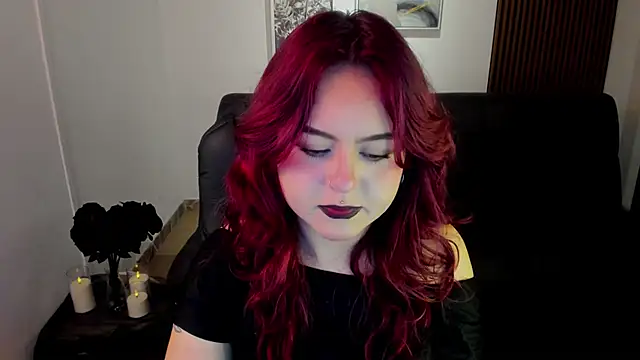 Snapshot of crimson_tati_ chatting on 11.12.25 crimson tati online show from 11.12.25