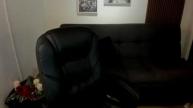 Snapshot of crimson_tati_ chatting on 11.19.25 crimson tati online show from 11.19.25