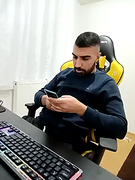 Snapshot of SertSikici022 chatting on 12.02.24 SertSikici022 online show from 12.02.24