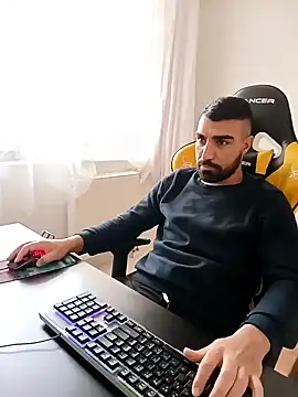 Snapshot of SertSikici022 chatting on 12.04.24 SertSikici022 online show from 12.04.24