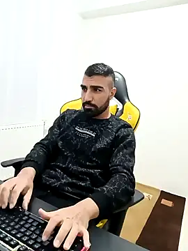 Snapshot of SertSikici022 chatting on 12.05.24 SertSikici022 online show from 12.05.24