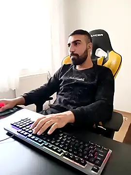 Snapshot of SertSikici022 chatting on 12.08.24 SertSikici022 online show from 12.08.24