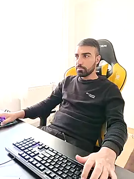 Snapshot of SertSikici022 chatting on 12.15.24 SertSikici022 online show from 12.15.24