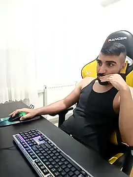 Snapshot of SertSikici022 chatting on 12.17.24 SertSikici022 online show from 12.17.24