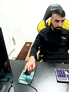 Snapshot of SertSikici022 chatting on 12.18.24 SertSikici022 online show from 12.18.24