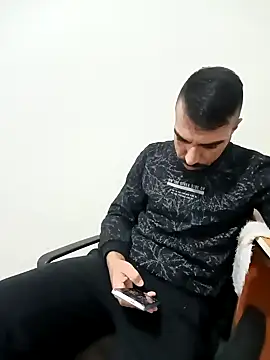 Snapshot of SertSikici022 chatting on 12.19.24 SertSikici022 online show from 12.19.24