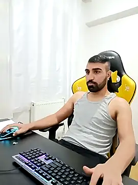 Snapshot of SertSikici022 chatting on 12.19.24 SertSikici022 online show from 12.19.24