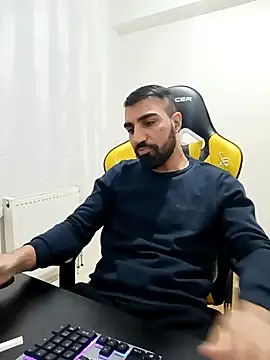 Snapshot of SertSikici022 chatting on 02.25.25 SertSikici022 online show from 02.25.25