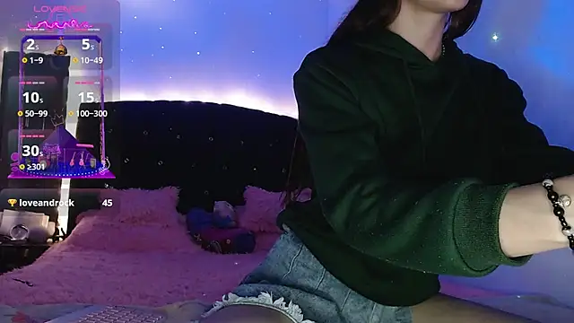 holy juli online show from 03.04.25