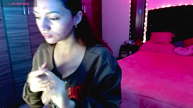 holy juli online show from 11.05.25