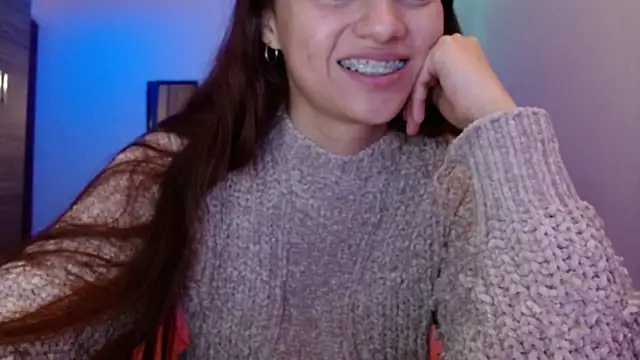 Snapshot of holy_juli chatting on 04.18.26 holy juli online show from 04.18.26