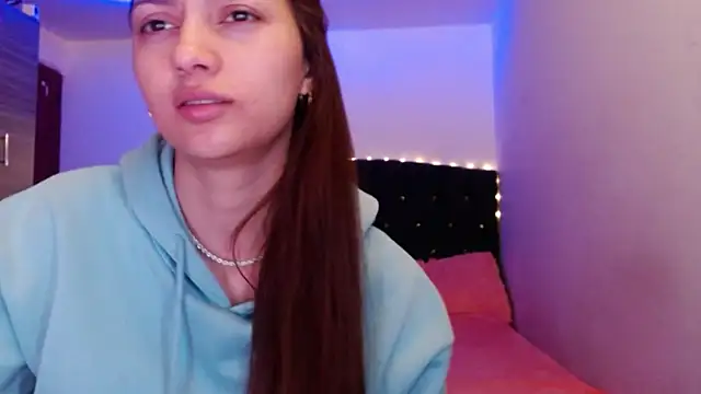 Snapshot of holy_juli chatting on 05.18.26 holy juli online show from 05.18.26