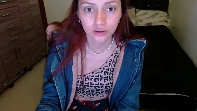 Snapshot of holy_juli chatting on 05.27.26 holy juli online show from 05.27.26