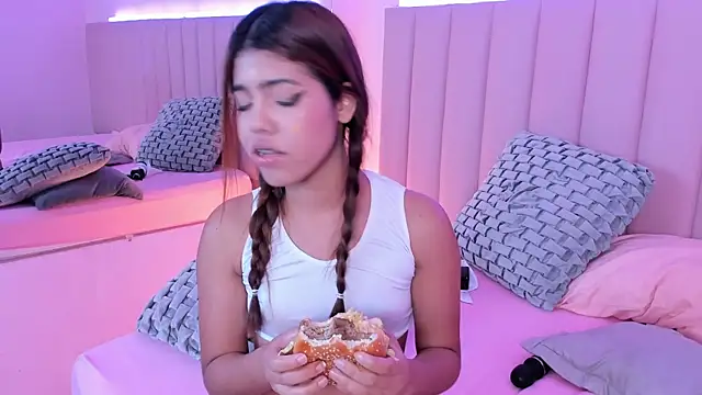 KellyOlsenbe online show from 02.02.25