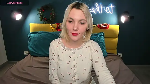 Fluffy Monica online show from 01.08.25