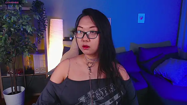 Snapshot of Marine_Vact chatting on 03.22.25 Marine Vact online show from 03.22.25