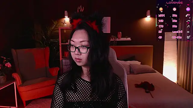 Snapshot of Marine_Vact chatting on 09.21.25 Marine Vact online show from 09.21.25