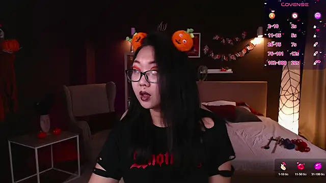 Snapshot of Marine_Vact chatting on 10.26.25 Marine Vact online show from 10.26.25