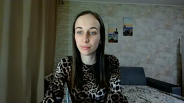 Snapshot of Anika_bloom chatting on 04.25.26 Anika bloom online show from 04.25.26