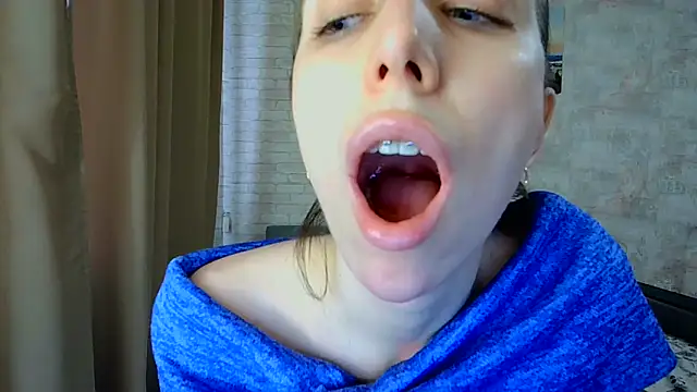 Snapshot of Anika_bloom chatting on 04.27.26 Anika bloom online show from 04.27.26