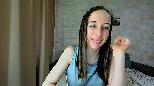 Snapshot of Anika_bloom chatting on 05.11.26 Anika bloom online show from 05.11.26