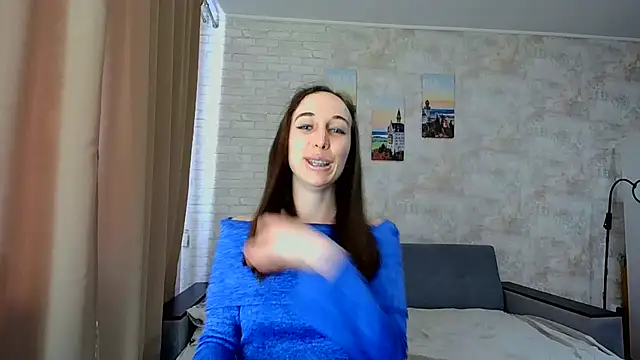 Snapshot of Anika_bloom chatting on 05.19.26 Anika bloom online show from 05.19.26