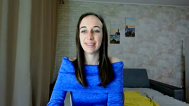 Snapshot of Anika_bloom chatting on 05.19.26 Anika bloom online show from 05.19.26