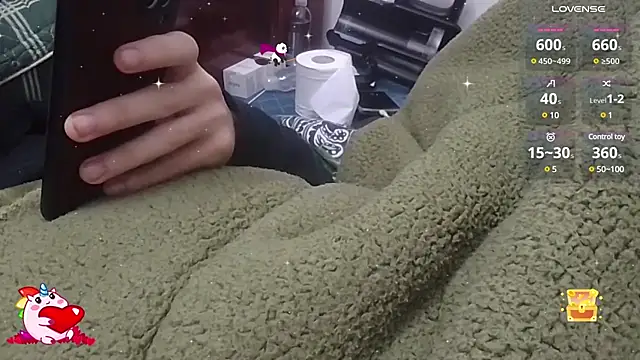 Snapshot of MIXEMKUTAKO chatting on 12.31.24 MIXEMKUTAKO online show from 12.31.24