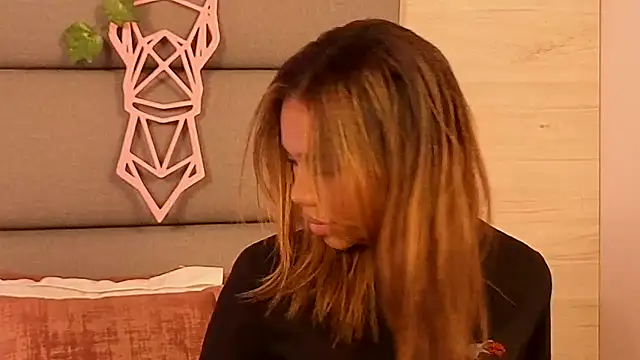 Lily Miiller online show from 10.26.25